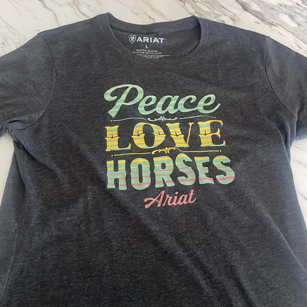 grey ariat shirt